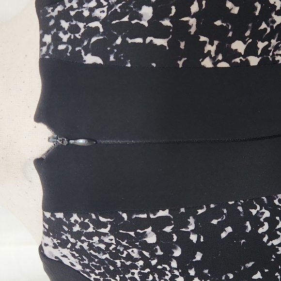 Cache Keyhole Cap Sleeve Dress - Picture 3 of 5